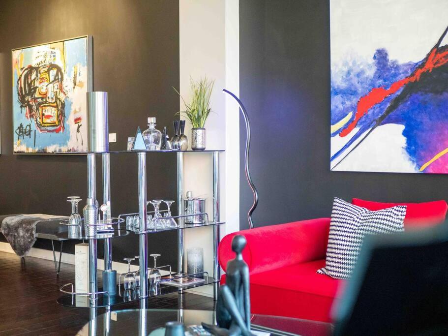 Downtown Art Penthouse Piano & Free Parking *
