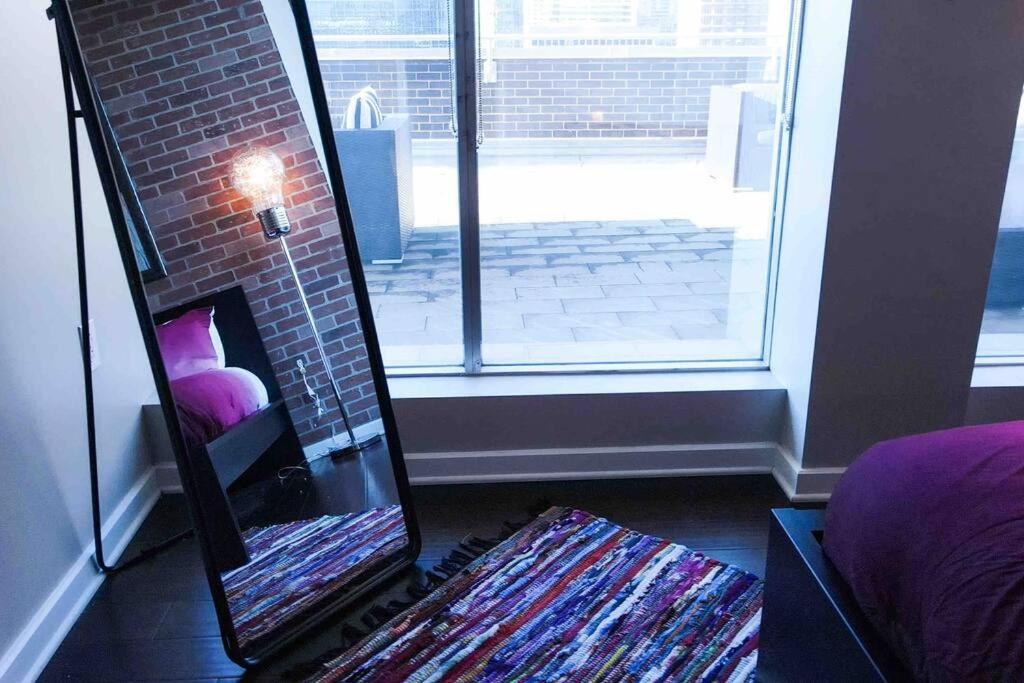 Downtown Art Penthouse Piano & Free Parking Apartment Dallas