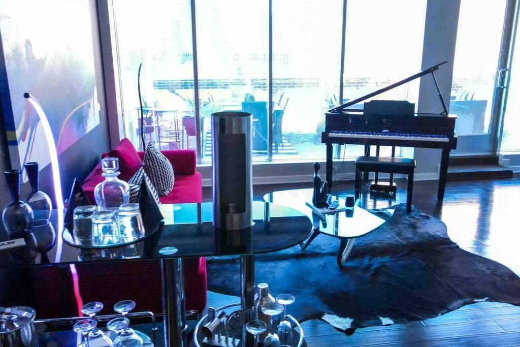 Apartment Downtown Art Penthouse Piano & Free Parking