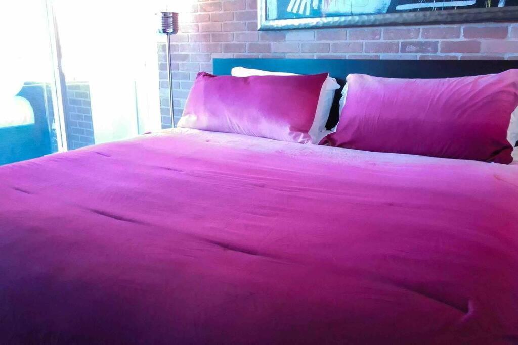 Downtown Art Penthouse Piano & Free Parking Apartment Dallas