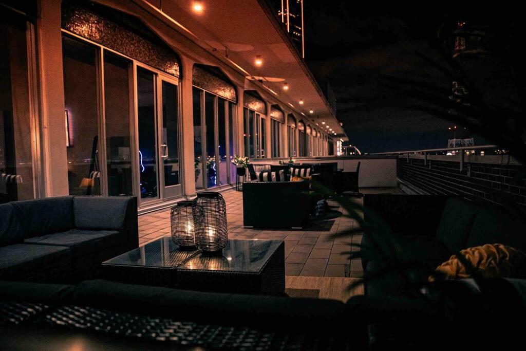Downtown Art Penthouse Piano & Free Parking Apartment Dallas