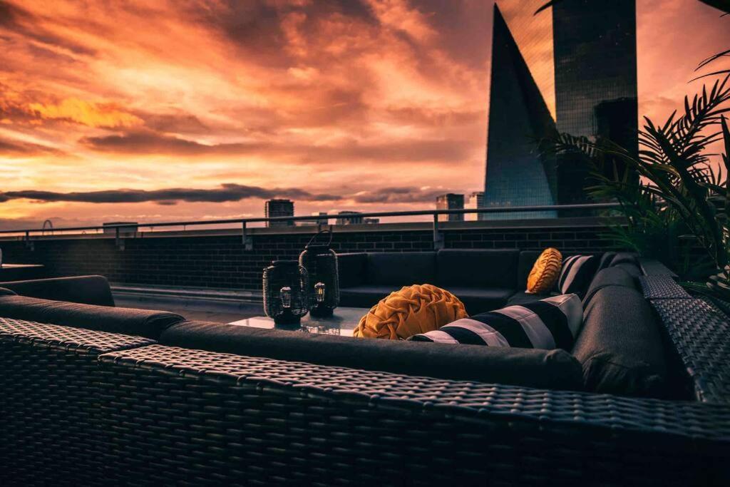 Apartment Downtown Art Penthouse Piano & Free Parking *