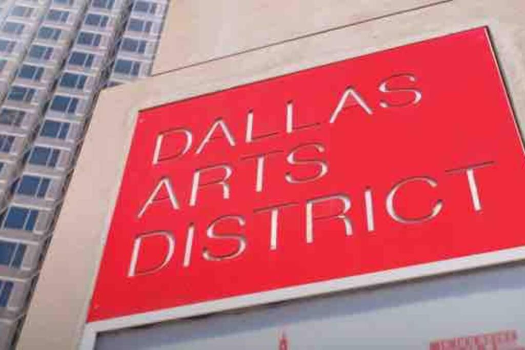 Downtown Art Penthouse Piano & Free Parking Apartment Dallas