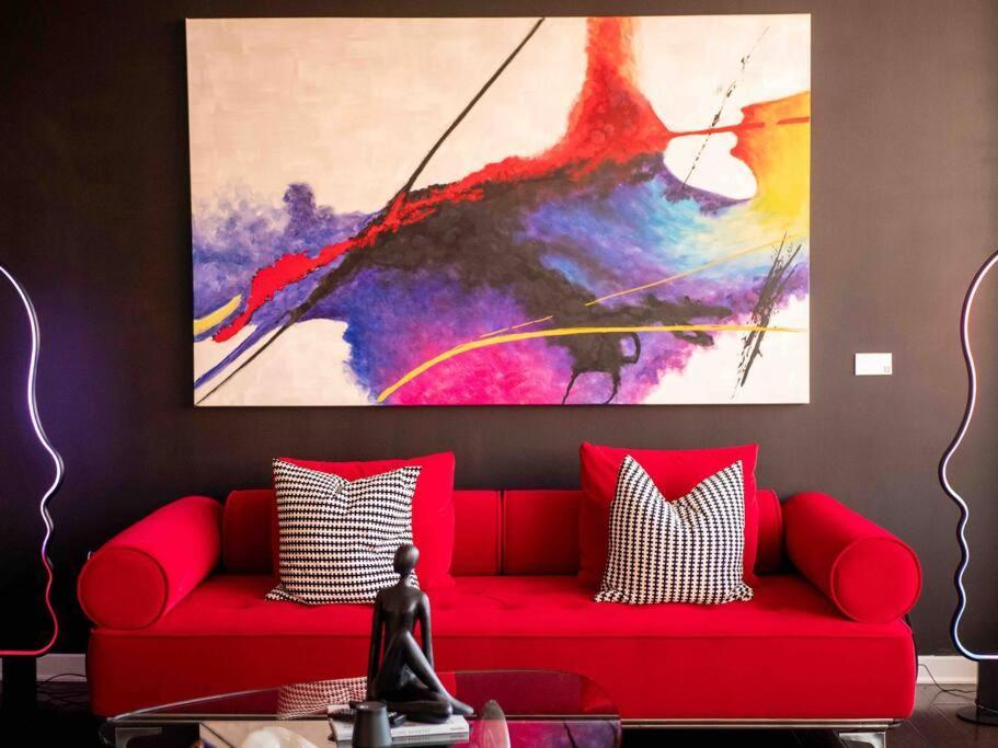 Downtown Art Penthouse Piano & Free Parking