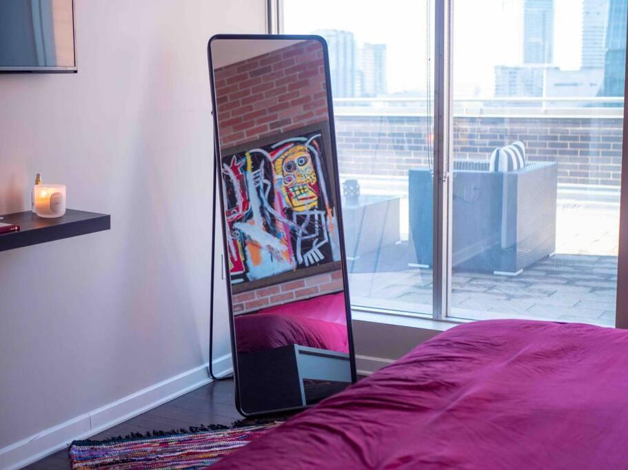 Downtown Art Penthouse Piano & Free Parking